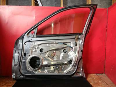 Двері передні праві E-class W212