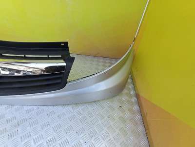 Накладка бампера переднего центральная Renault Trafic II, Opel Vivaro II, Nissan Primastar II (2001-2006) дорестайл