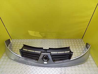 Накладка бампера переднього центральна Renault Trafic II, Opel Vivaro II, Nissan Primastar II (2006-2014) рестайл
