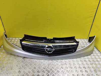 Накладка бампера переднього центральна Renault Trafic II, Opel Vivaro II, Nissan Primastar II (2006-2014) рестайл