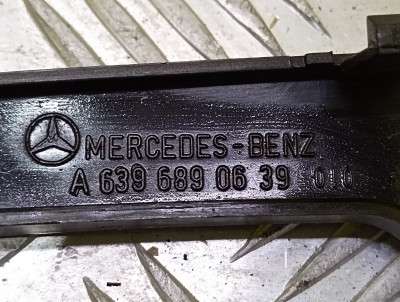 Рамка під магнітолу Mercedes-Benz Vito W 639 (2003-2010) дорестайл