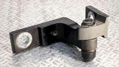 Петля двери передней левой Volkswagen Touareg (2007-2010) рестайл