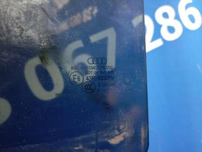 Скло бокових дверей задніх лівих Audi Q7 4M(2015-2020)