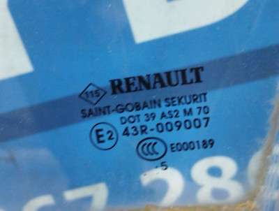 Скло бокових дверей передніх лівих Renault Zoe (2012-2019)