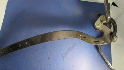 Петля кришки (двері) багажника Volkswagen Touareg (2003-2006) дорестайл