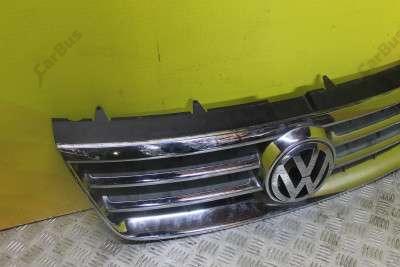 Решетка радиатора Volkswagen Touareg (2003-2006) дорестайл
