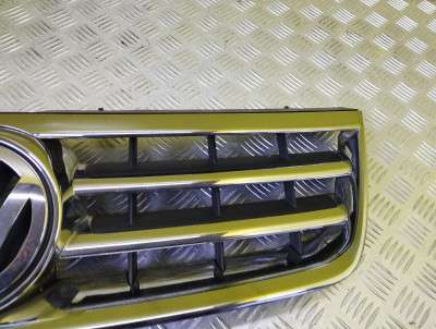 Решетка радиатора Volkswagen Touareg (2003-2006) дорестайл