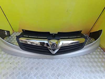 Накладка бампера переднего центральная Renault Trafic II, Opel Vivaro II, Nissan Primastar II (2001-2006) дорестайл