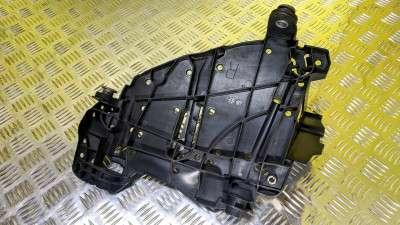 Кронштейн (кріплення) фари правий Volkswagen Touareg (2007-2010) рестайл