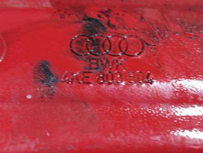 Кронштейн (опора) правого крыла Audi E-TRON