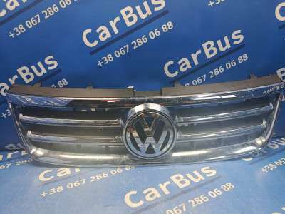 Решетка радиатора Volkswagen Touareg (2003-2006) дорестайл