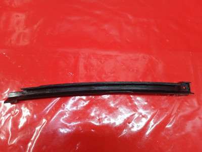 Напрямна скла дверей Audi Q7 4M(2015-2020)
