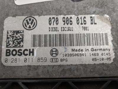 Блок управления двигателем Volkswagen Touareg (2003-2006) дорестайл