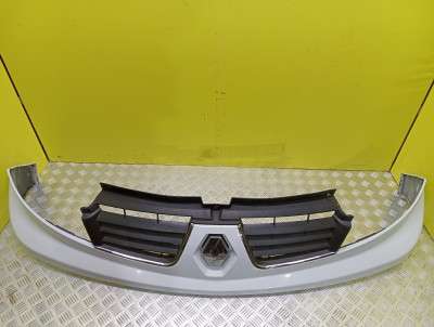 Накладка бампера переднього центральна Renault Trafic II, Opel Vivaro II, Nissan Primastar II (2006-2014) рестайл