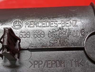 Декоративна накладка на торпедо Mercedes-Benz Vito W 639 (2010-2014) рестайл