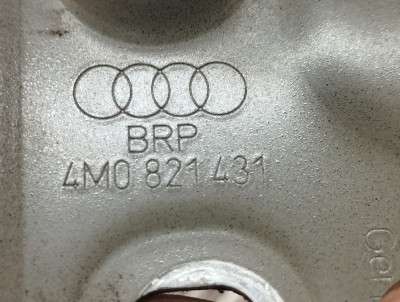Кронштейн (кріплення) крила лівий Audi Q7 4M(2015-2020)