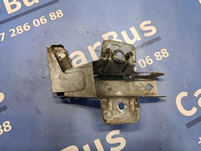 Кронштейн (кріплення) крила правий Renault Trafic II, Opel Vivaro II, Nissan Primastar II (2006-2014) рестайл