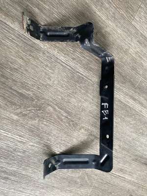 Кронштейн (кріплення) заднього бампера правий Ford Escape 2017-2019