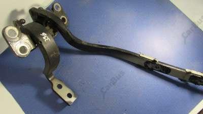 Петля кришки (двері) багажника Volkswagen Touareg (2003-2006) дорестайл