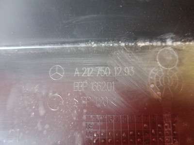 Накладка замка кришки багажника E-class W212