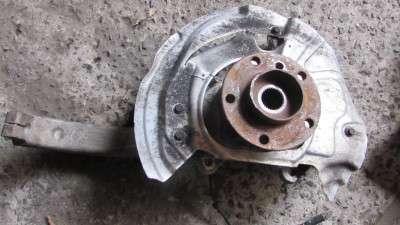 Ступиця (кулак цапфа) передня права BMW X5 E70 (2010-2013) рестайл