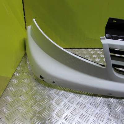 Накладка бампера переднього центральна Renault Trafic II, Opel Vivaro II, Nissan Primastar II (2006-2014) рестайл