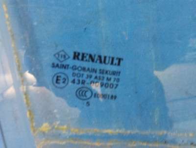 Скло бокових дверей передніх правих Renault Zoe (2012-2019)