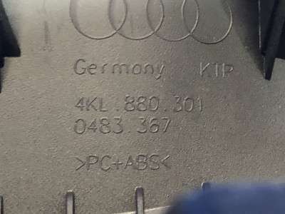 Бардачок під кермом Audi E-TRON