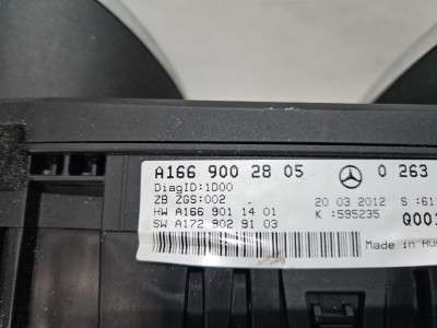 Панель приладів (щиток приладів) Mercedes ML W166 (з 2011)