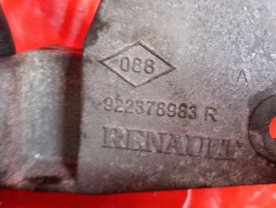 Кронштейн кріплення водяного насосу RENAULT MASTER III