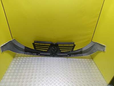 Накладка бампера переднього центральна Renault Trafic II, Opel Vivaro II, Nissan Primastar II (2006-2014) рестайл