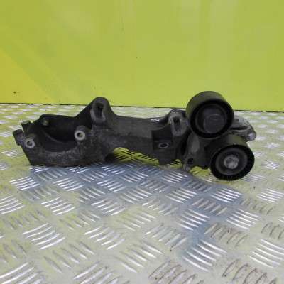 Кронштейн генератору Renault Trafic II, Opel Vivaro II, Nissan Primastar II (2006-2014) рестайл