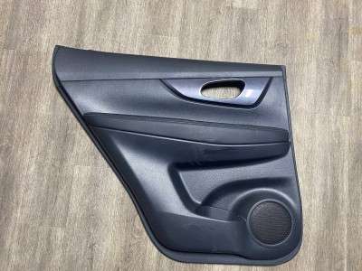 Обшивка (карта) двері задньої лівої Nissan Rogue 2014-2020