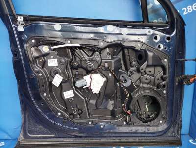 Двері передні ліві Volkswagen Touareg NF (2010-2014)