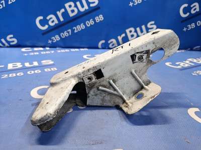 Кронштейн (кріплення) крила правий Renault Trafic II, Opel Vivaro II, Nissan Primastar II (2006-2014) рестайл
