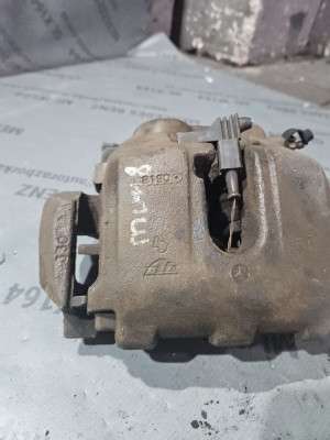 Суппорт передний правый Mercedes ML W164 (2005-2011)