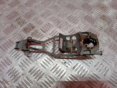 Кронштейн (тримач) ручки дверей Volkswagen Touareg (2007-2010) рестайл