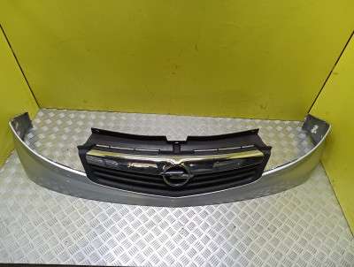 Накладка бампера переднього центральна Renault Trafic II, Opel Vivaro II, Nissan Primastar II (2006-2014) рестайл