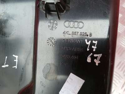 Бардачок під кермом Audi E-TRON