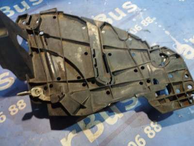 Кронштейн (кріплення) фари правий Volkswagen Touareg (2007-2010) рестайл