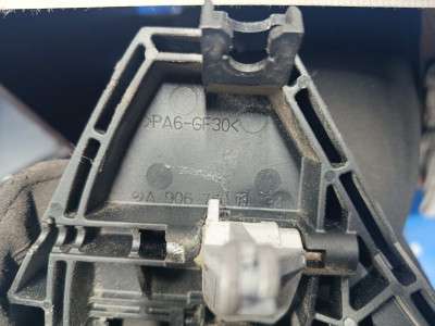 Кронштейн (тримач) ручки дверей Mercedes-Benz Sprinter W 906 (2006-2014) дорестайл