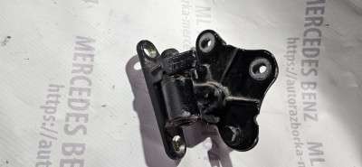 Петля двері права (низ/верх, зад/перед) Mercedes ML W164 (2005-2011)