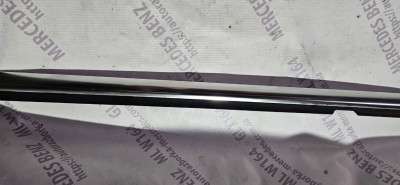 Накладка (молдінг) скла передні ліві двері Mercedes ML W164 (2005-2011)