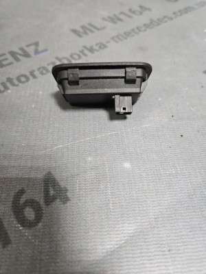 Кнопка закриття кришки багажника Mercedes ML W166 (з 2011)