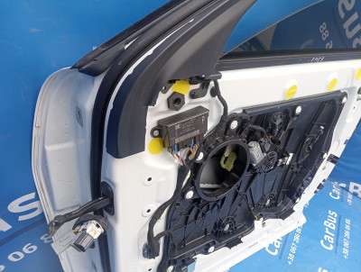 Двері передні праві Ford Mustang Mach-E  Select Premium  ( 2019 - 2026 )