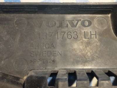 Накладка декоративна (молдинг) переднього лівого крила VOLVO XC90