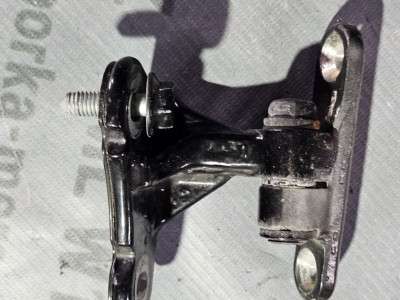Петля двері права (низ/верх, зад/перед) Mercedes ML W164 (2005-2011)