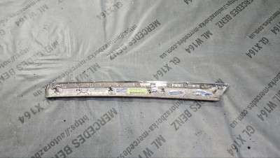 Накладка декоративная (молдинг) передней правой двери Mercedes ML W164 (2005-2011)