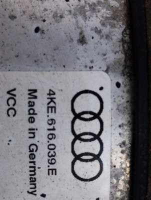Стійка амортизатора переднього ліва/права Audi E-TRON