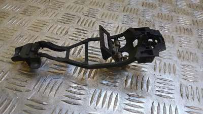 Кронштейн (тримач) ручки дверей Volkswagen Touareg (2003-2006) дорестайл